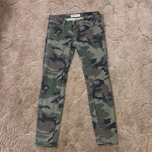 Camo skinny jeans